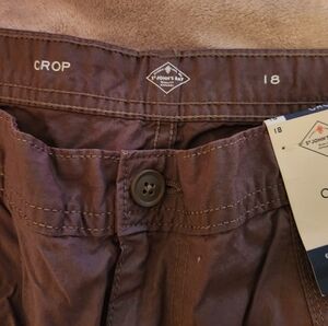 St. John's Bay Women's Capri Chino's (Size 18)